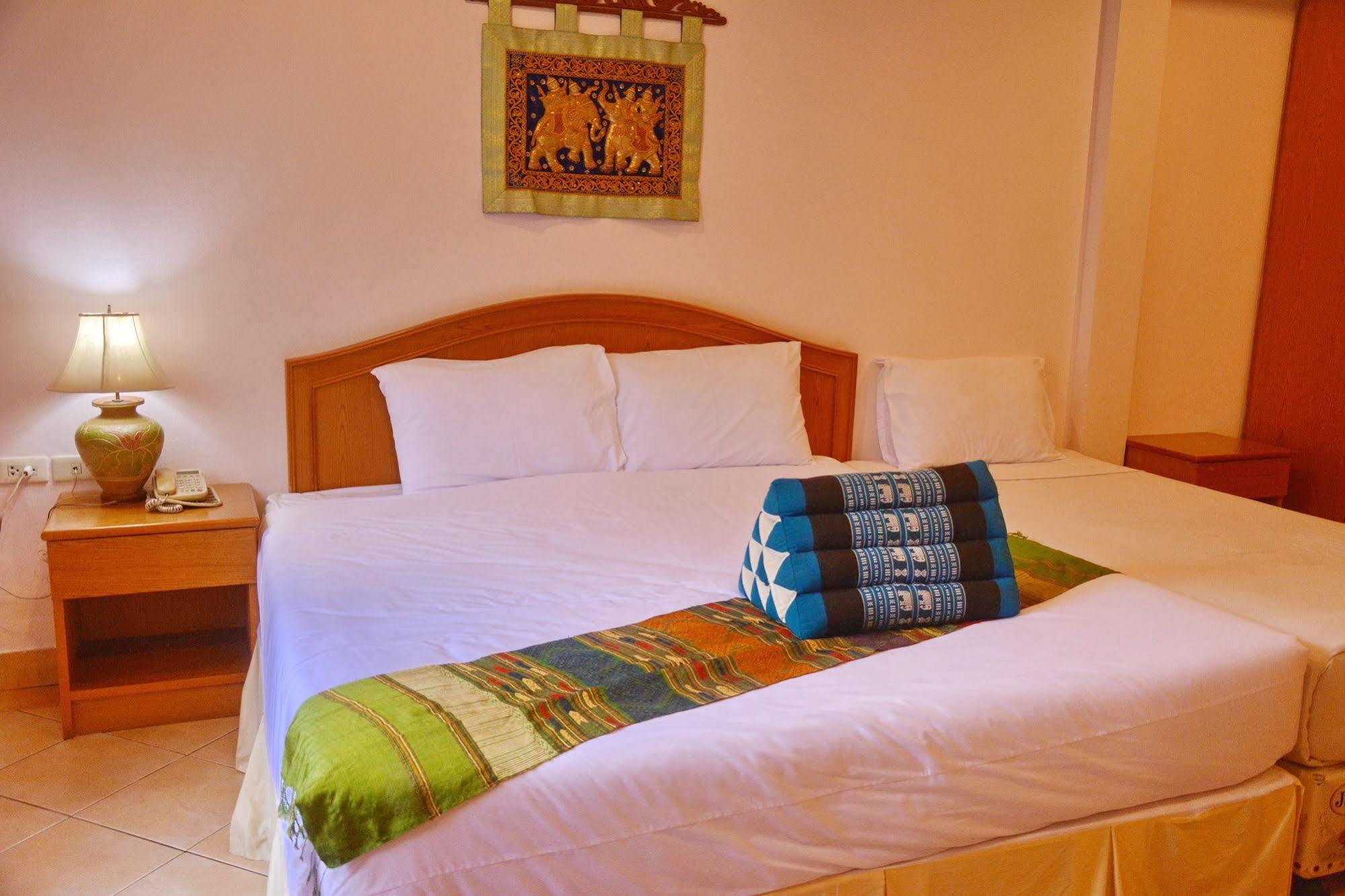 Seven Oaks Inn Csomtien-part Kültér fotó