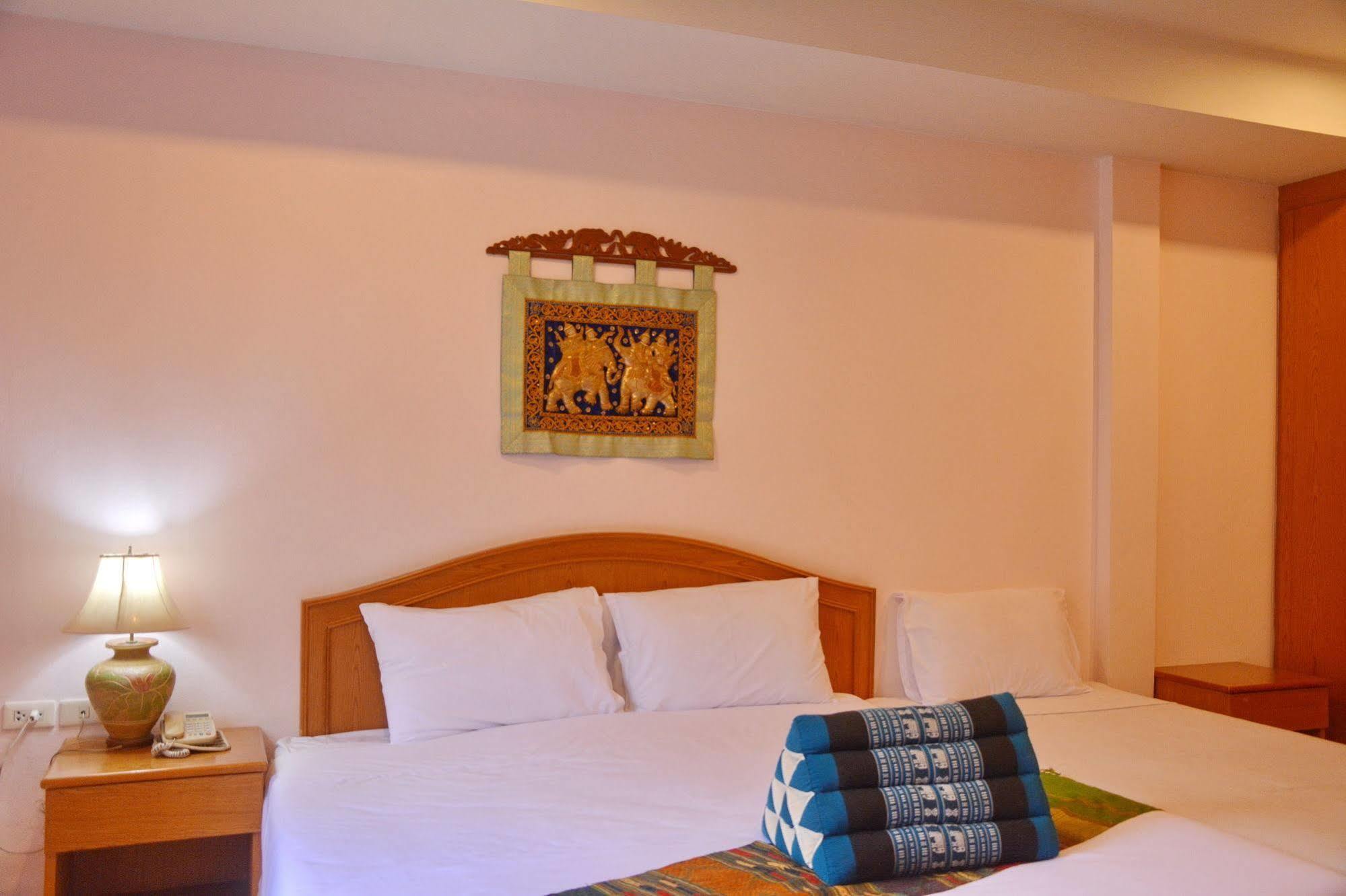 Seven Oaks Inn Csomtien-part Kültér fotó